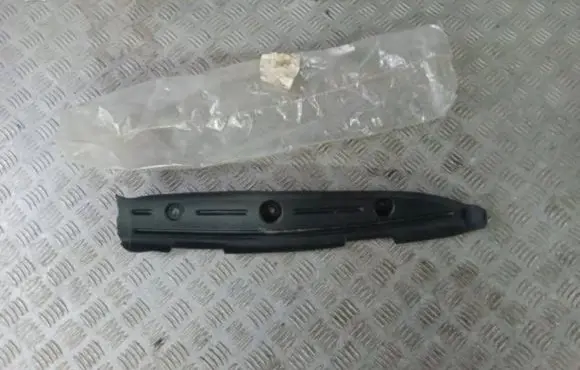 Audi TT TTS Mk2 Fender end trim 8S0821111
