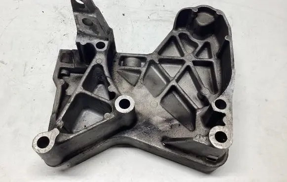 Nissan Qashqai Engine mounting bracket 8200633253