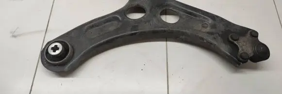 Peugeot 208 II Front lower control arm/wishbone