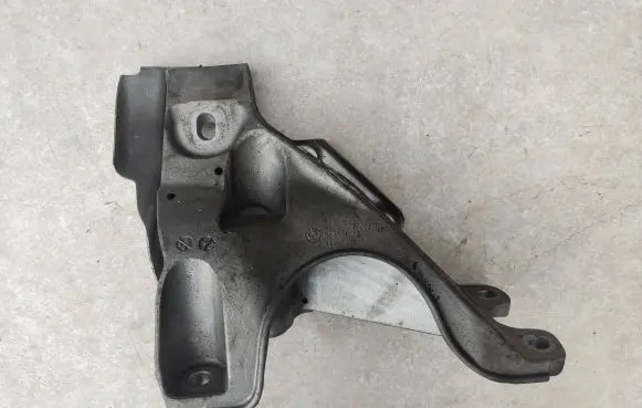 BMW X5 E70 Engine mounting bracket 6777258 67871110 10790800