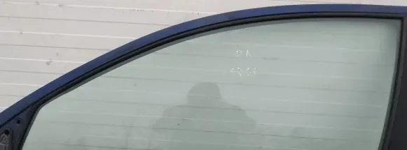 Peugeot 206 Front door window glass four-door