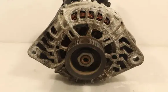 Hyundai i30 Generator/alternator 373002B600