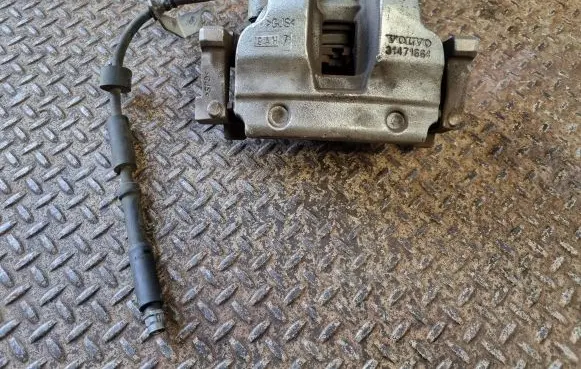 Volvo XC60 Front brake caliper 31471664