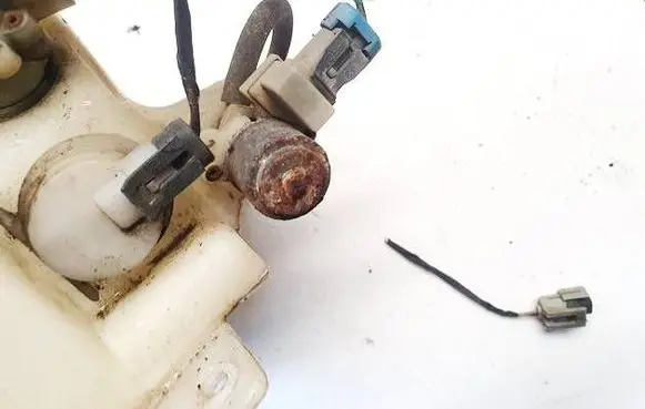 Chrysler Voyager Windscreen/windshield washer pump
