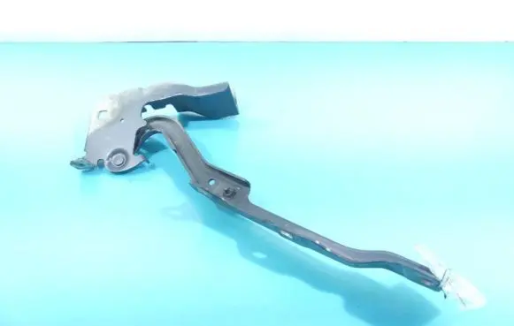 Engine bonnet/hood hinges