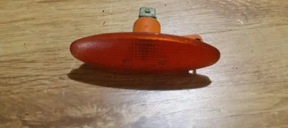 Ford Escort Front fender indicator light 95gg13k309aa