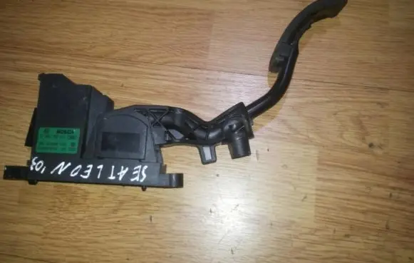 Seat Leon (1M) Accelerator throttle pedal 0280752211 1j27221503j