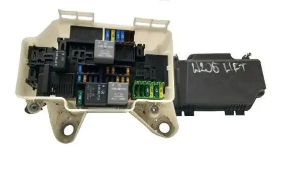 Mercedes-Benz C W205 Fuse box set A2055400082