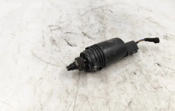 BMW 5 E39 Windscreen/windshield washer pump 67128377612