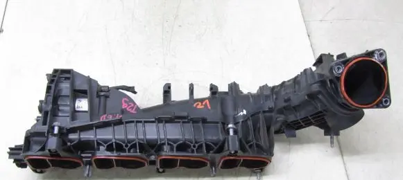 Toyota Avensis T270 Intake manifold 108452S10