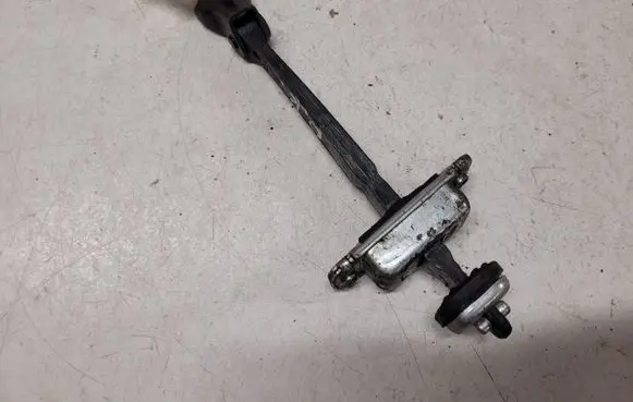 Chevrolet Captiva Front door check strap stopper