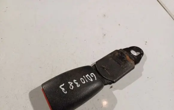 Chrysler Voyager Rear seatbelt buckle