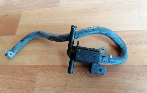 Dacia Sandero Vacuum valve 8200603558 70134303 12V151135