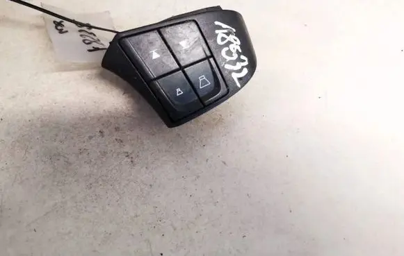 Volvo C30 Steering wheel buttons/switches 30739641