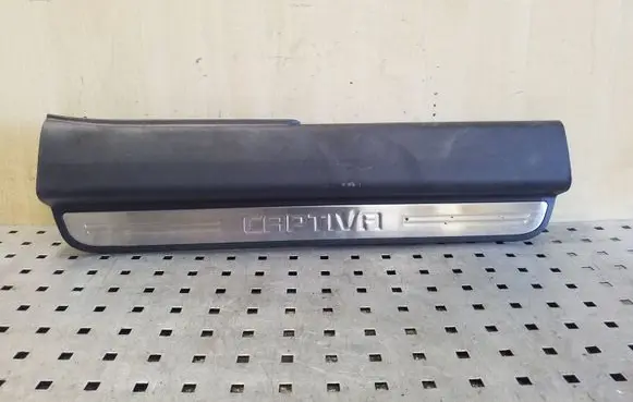 Chevrolet Captiva Front sill trim cover 20832152