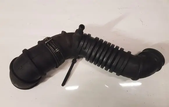 Mitsubishi Pajero Air intake hose/pipe MR312394