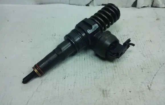Volkswagen Polo III 6N 6N2 6NF Fuel injector 038130073AK