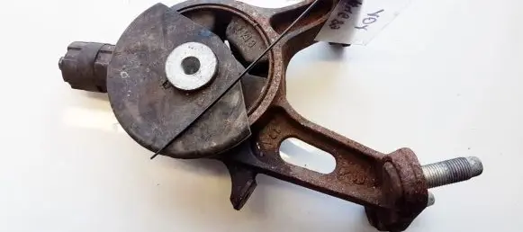 Toyota Avensis T270 Engine mount bracket