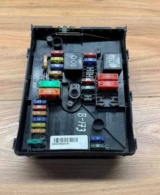 Volkswagen Golf VI Fuse module 1K0937125C 017183073