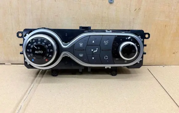 Renault Captur Climate control unit 275105430R E1149752B