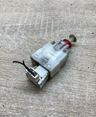 BMW 3 E46 Brake pedal sensor switch 8360421