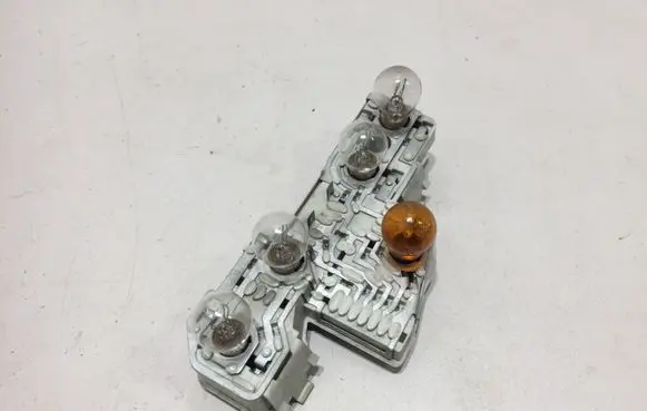 Volkswagen PASSAT B5.5 Tail light bulb cover holder 3B5945258B