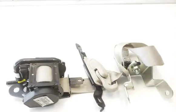 Nissan Leaf I (ZE0) Front seatbelt 619016700E