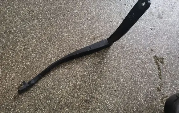 BMW 7 F01 F02 F03 F04 Front wiper blade arm