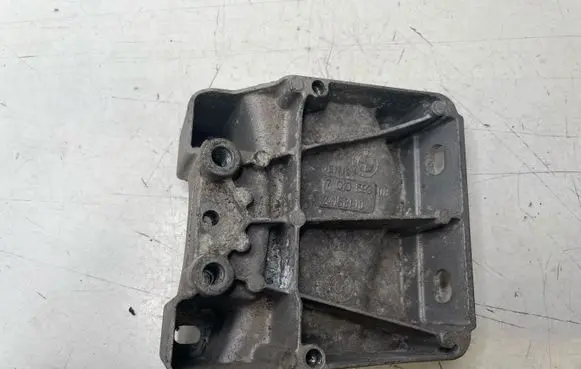 BMW 5 E60 E61 Engine mounting bracket 24168110 7010593 24468110