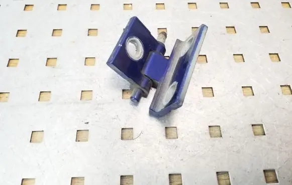 Volvo XC70 Rear door lower hinge