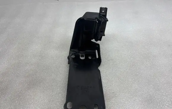 BMW X1 E84 Radiator mount bracket 7117811 23781010 H260BDZ