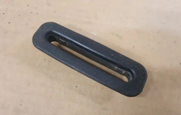Volkswagen Jetta II Seat belt trim 165857849