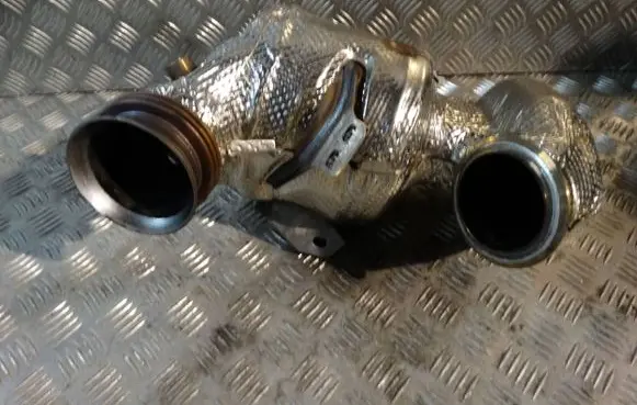 Mercedes-Benz C W206 Middle muffler/silencer 