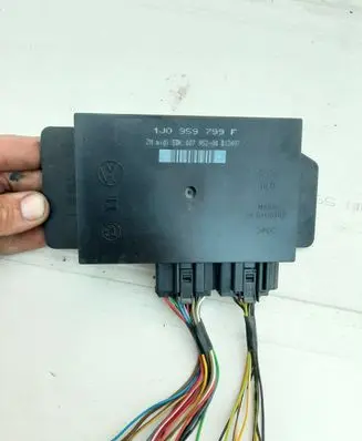 Volkswagen PASSAT B5.5 Comfort/convenience module 1J0959799F 5DK00795200