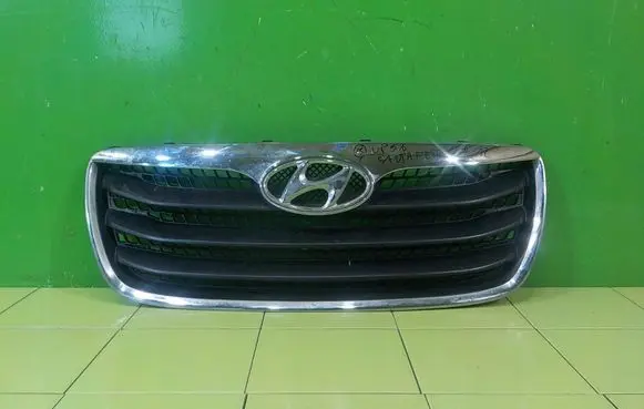 Hyundai Santa Fe Front bumper upper radiator grill UP56