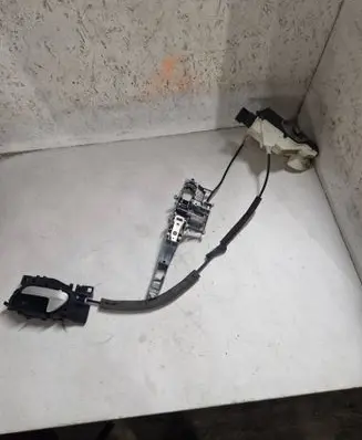 Citroen Berlingo Front door lock 828406