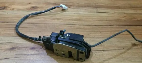 Mazda Xedos 9 Front door lock