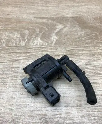 Audi A4 S4 B5 8D Turbo solenoid valve 1J0906283A