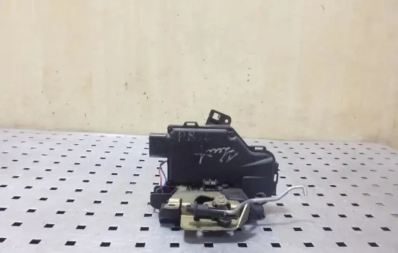 Audi A6 S6 C5 4B Front door lock