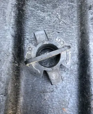 Radiator mount bracket