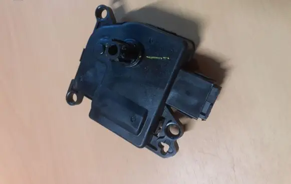 Mazda 2 Air flap motor/actuator JCSHB601D10B