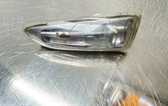 Opel Zafira B Front fender indicator light 13491088 3015531665