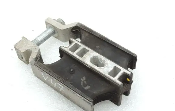 Volvo XC90 Engine mount bracket 31339956 31330594