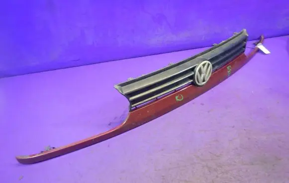 Volkswagen Golf III Front bumper upper radiator grill 1H6853653C