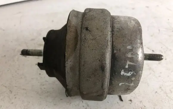 Engine mount bracket