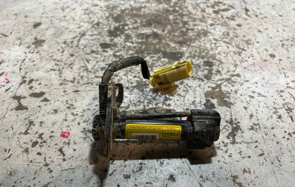 Hyundai Tucson TL Bonnet Pedestrian Airbag Actuator 1395P10002 TL55H