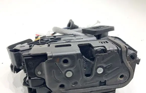 Skoda Superb B8 (3V) Front door lock 5TB837016C