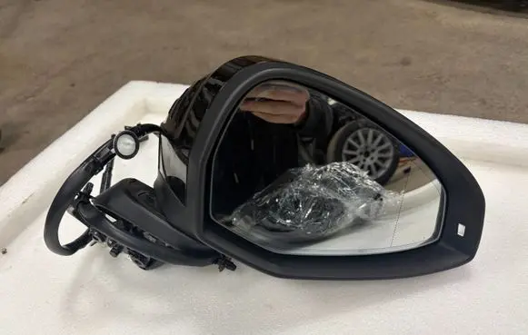 Audi RS5 Front door electric wing mirror VH330607
