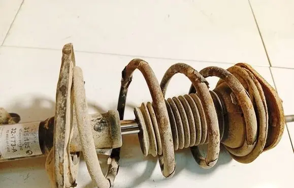 Toyota Avensis T270 Front coil spring 