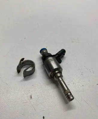 Audi A4 S4 B8 8K Fuel injector 06H906036G